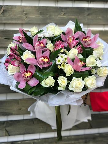Букет цветов из: Розы и Хризантемы в Новое Грешино