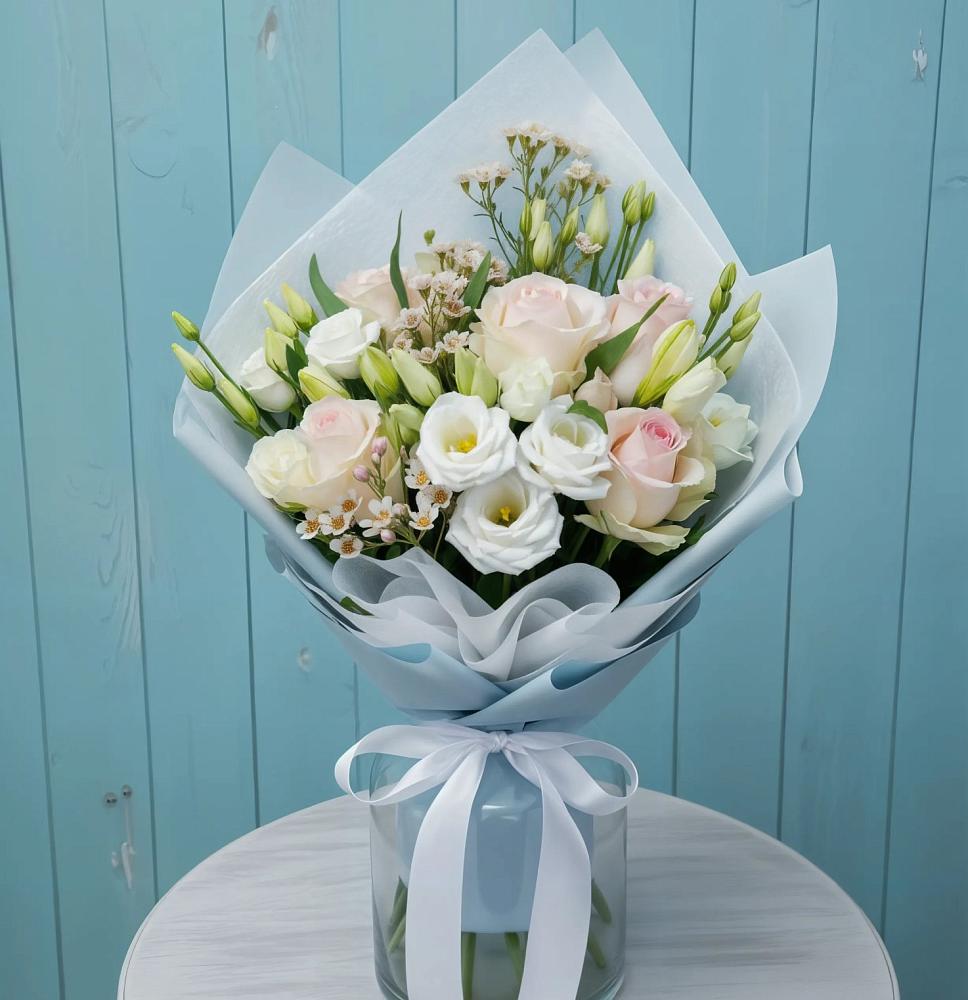 Букет цветов из: Розы и Лизиантусы в Новое Грешино