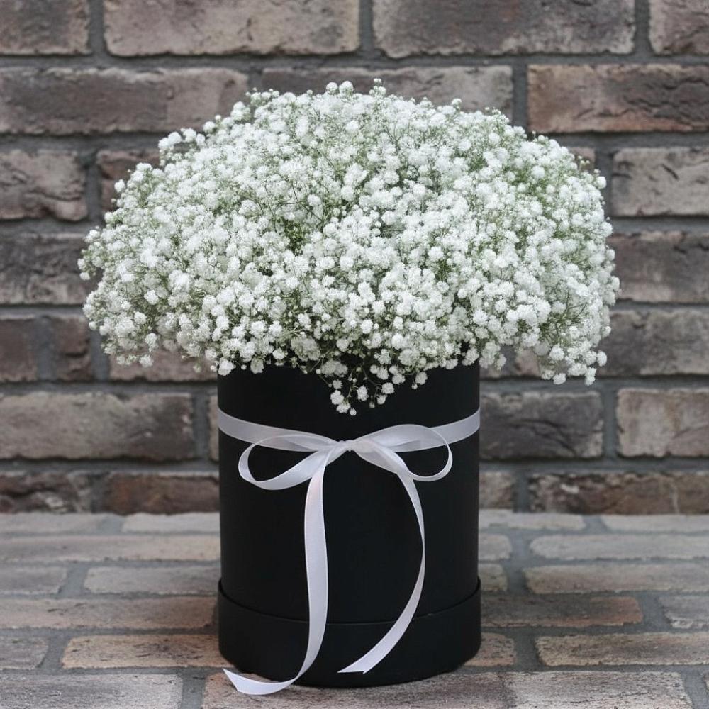 Цветочная композиция из Гипсофила в шляпной коробке в Новое Грешино