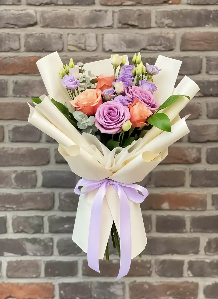 Букет цветов из: Лизиантусы и Розы в Новое Грешино