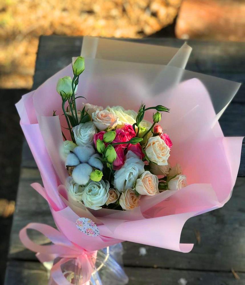 Букет цветов из: Розы и Лизиантусы в Новое Грешино