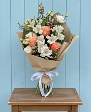 Букет цветов из:  Альстромерии, Лизиантусы, Розы и Хризантемы в Новое Грешино