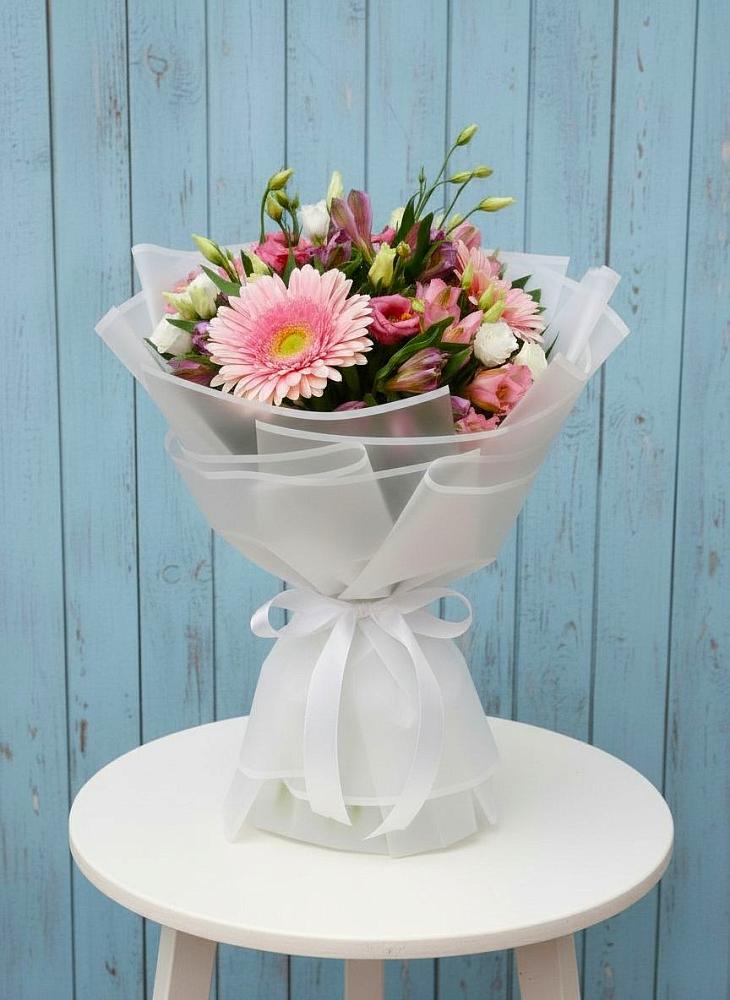 Букет цветов из: Герберы, Альстромерии и Лизиантусы в Новое Грешино