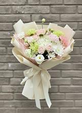 Букет цветов из:  Гвоздики, Розы, Лизиантусы и Хризантемы в Новое Грешино