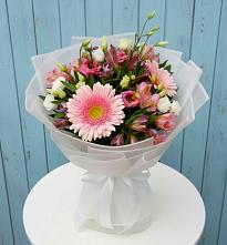 Букет цветов из:  Герберы, Альстромерии и Лизиантусы в Новое Грешино