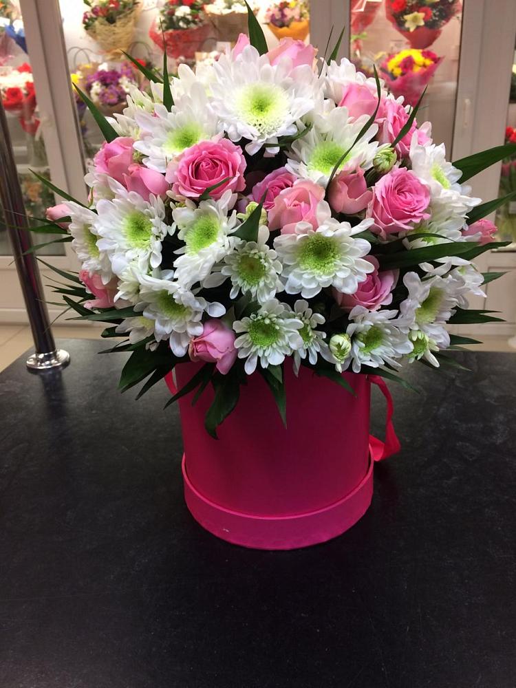 Цветочная композиция из Розы и Хризантемы в шляпной коробке в Новое Грешино