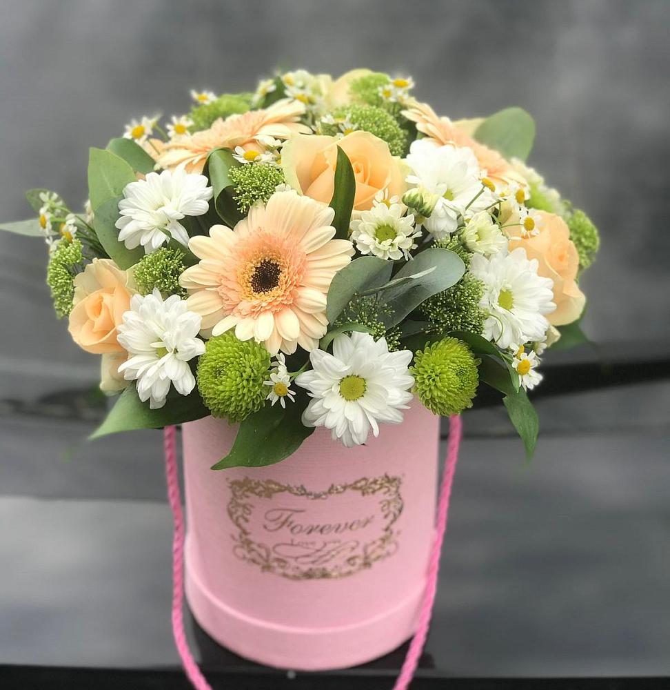 Цветочная композиция из Розы, Герберы и Хризантемы в шляпной коробке в Новое Грешино