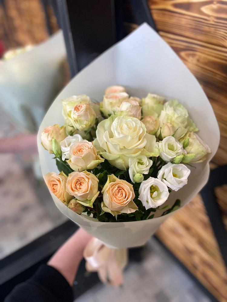 Букет цветов из: Розы и Лизиантусы в Новое Грешино