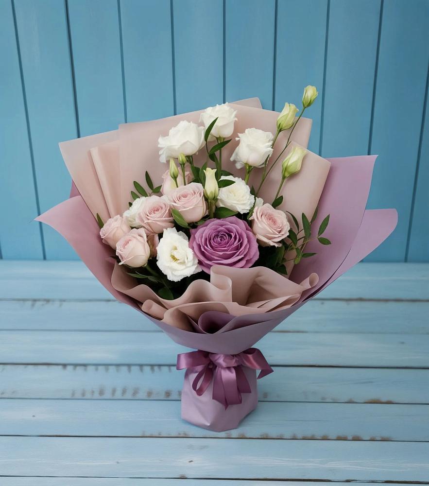 Букет цветов из: Розы и Лизиантусы в Новое Грешино